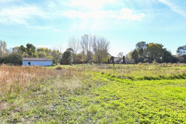 W179S8246 Pioneer DRIVE, Muskego, WI 53150