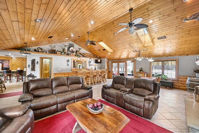 W179S8246 Pioneer DRIVE, Muskego, WI 53150