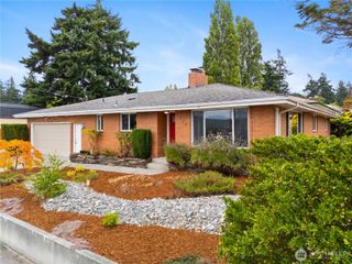 824 NE Oleary Street, Oak Harbor, WA 98277