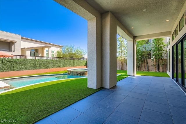 10748 Steel Ridge Court, Las Vegas, NV 89135