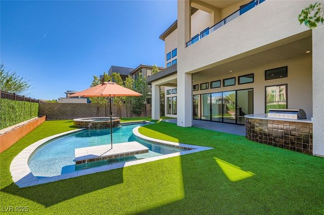 10748 Steel Ridge Court, Las Vegas, NV 89135