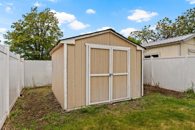 16 S Arties Ln, Spokane Valley, WA 99016