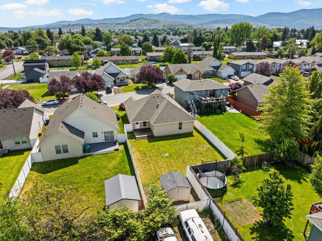 16 S Arties Ln, Spokane Valley, WA 99016