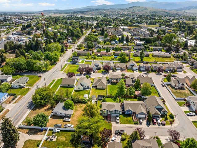 16 S Arties Ln, Spokane Valley, WA 99016