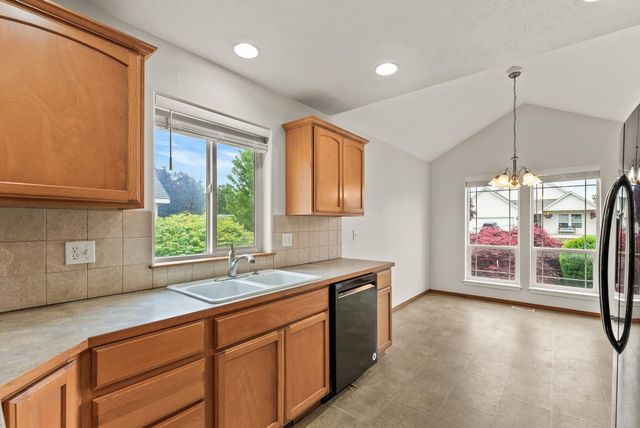 16 S Arties Ln, Spokane Valley, WA 99016
