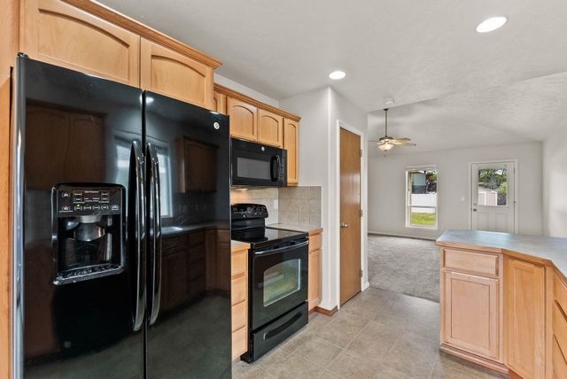 16 S Arties Ln, Spokane Valley, WA 99016