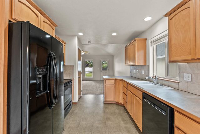 16 S Arties Ln, Spokane Valley, WA 99016