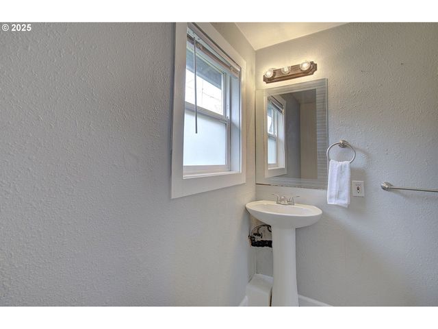 12700 Se 27TH Ave, Milwaukie, OR 97222