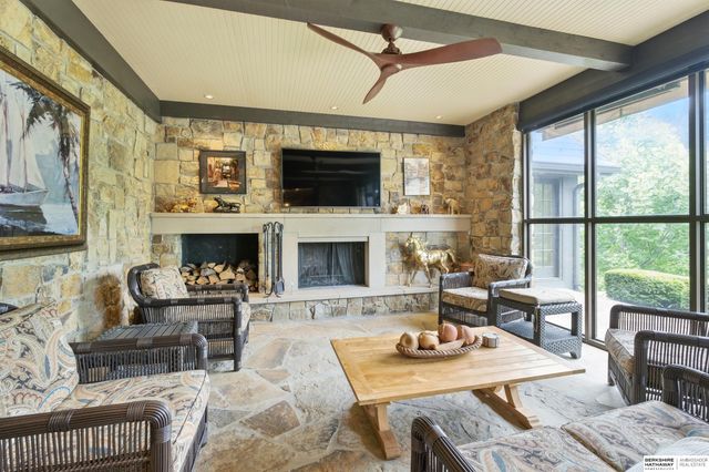 840 Loveland Drive, Omaha, NE 68114