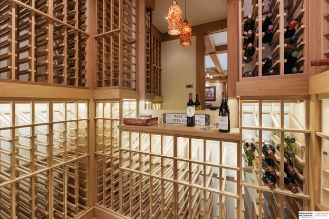 840 Loveland Drive, Omaha, NE 68114