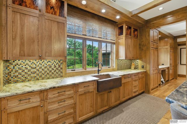 840 Loveland Drive, Omaha, NE 68114