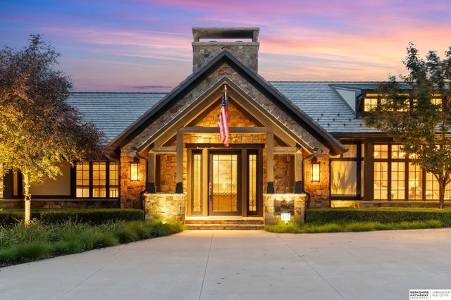 840 Loveland Drive, Omaha, NE 68114