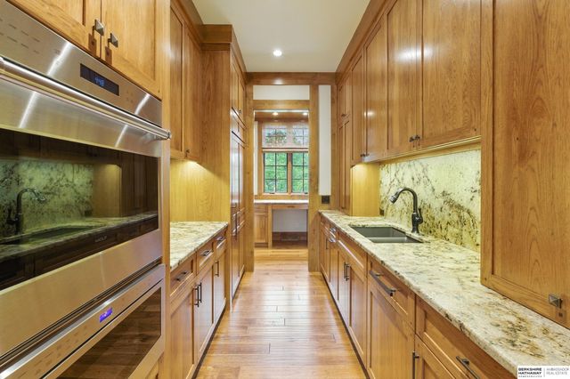 840 Loveland Drive, Omaha, NE 68114