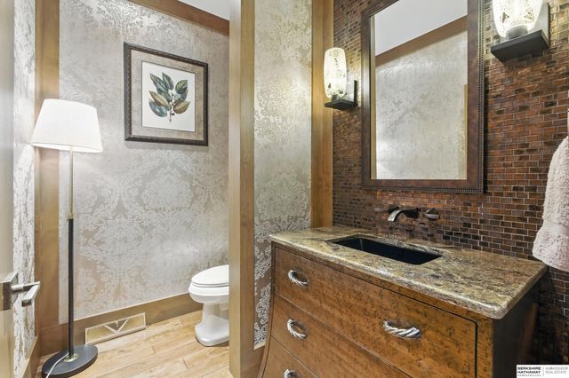 840 Loveland Drive, Omaha, NE 68114