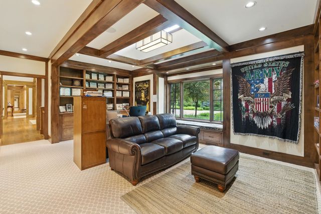 840 Loveland Drive, Omaha, NE 68114