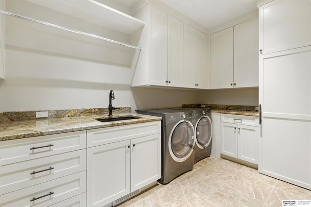 840 Loveland Drive, Omaha, NE 68114