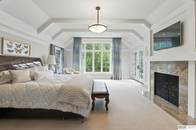 840 Loveland Drive, Omaha, NE 68114