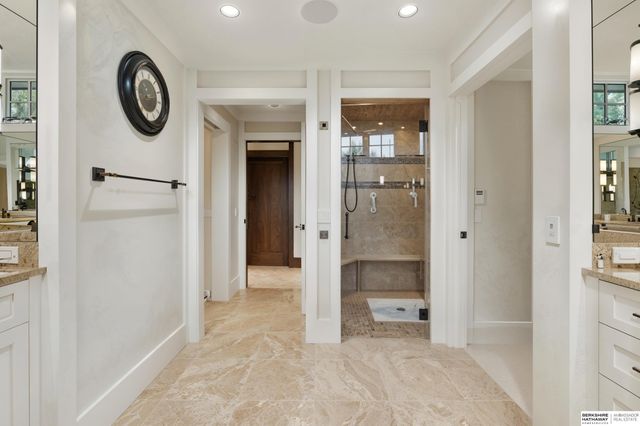 840 Loveland Drive, Omaha, NE 68114