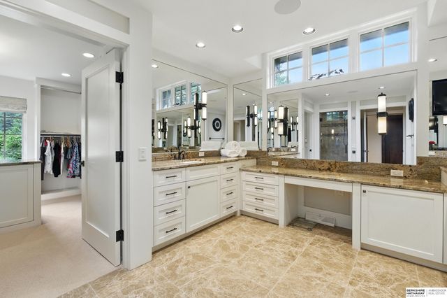 840 Loveland Drive, Omaha, NE 68114