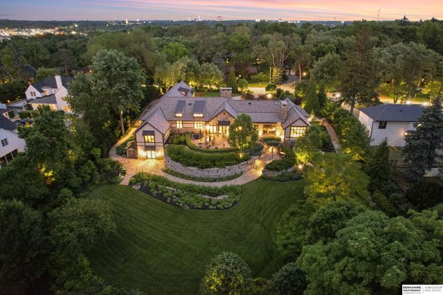 840 Loveland Drive, Omaha, NE 68114