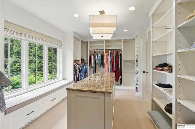 840 Loveland Drive, Omaha, NE 68114