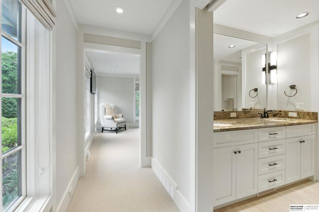 840 Loveland Drive, Omaha, NE 68114