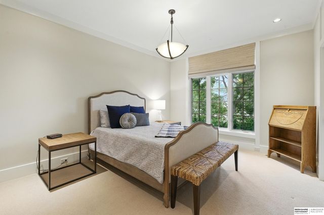 840 Loveland Drive, Omaha, NE 68114