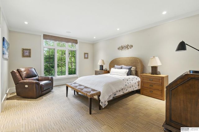 840 Loveland Drive, Omaha, NE 68114