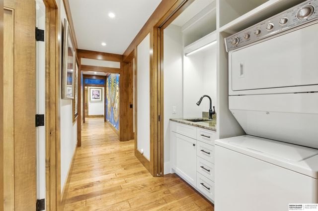 840 Loveland Drive, Omaha, NE 68114