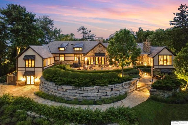 840 Loveland Drive, Omaha, NE 68114