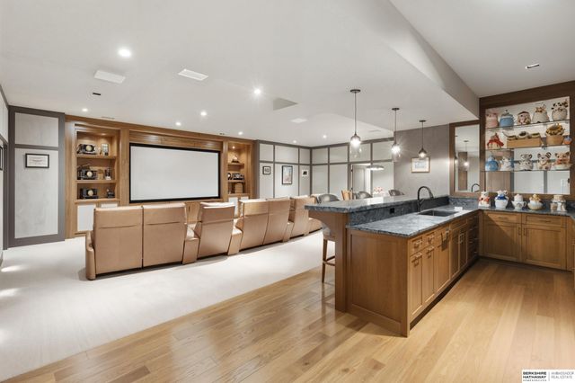 840 Loveland Drive, Omaha, NE 68114