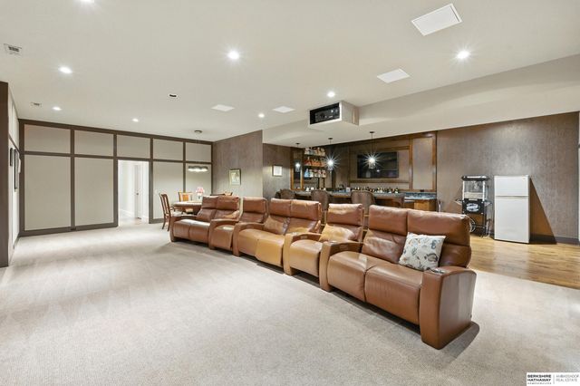 840 Loveland Drive, Omaha, NE 68114