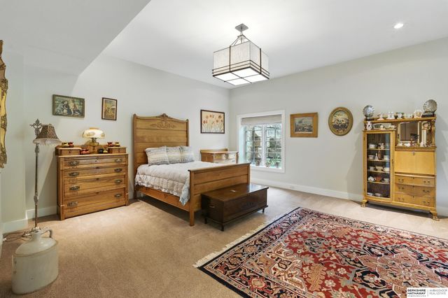 840 Loveland Drive, Omaha, NE 68114