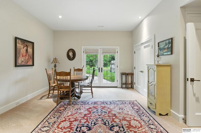 840 Loveland Drive, Omaha, NE 68114