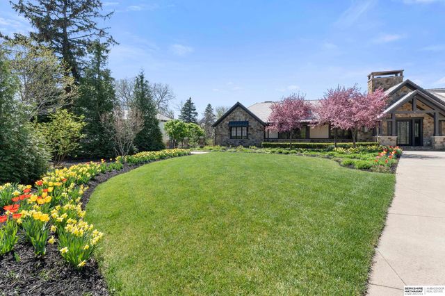 840 Loveland Drive, Omaha, NE 68114