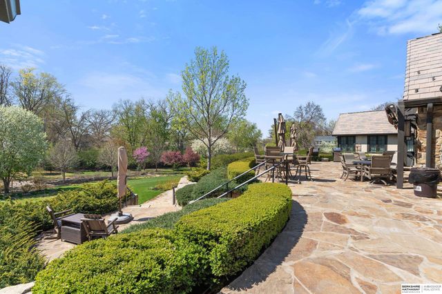 840 Loveland Drive, Omaha, NE 68114