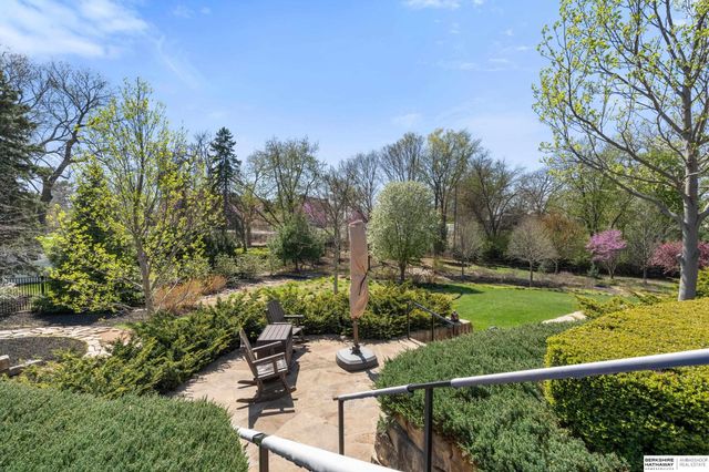 840 Loveland Drive, Omaha, NE 68114