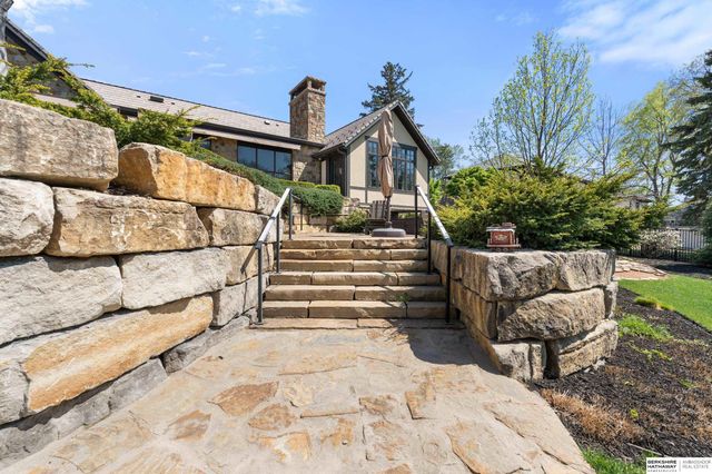 840 Loveland Drive, Omaha, NE 68114