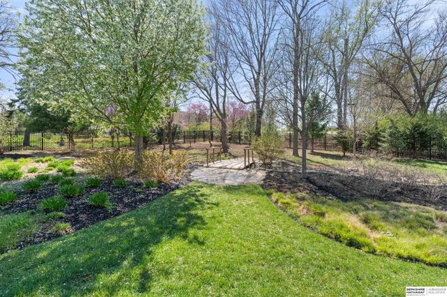 840 Loveland Drive, Omaha, NE 68114