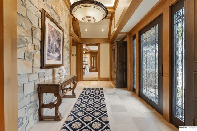 840 Loveland Drive, Omaha, NE 68114