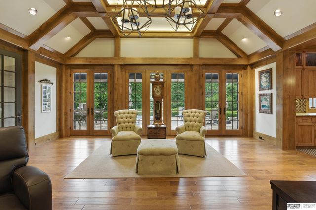 840 Loveland Drive, Omaha, NE 68114