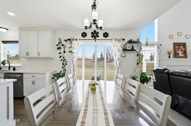 136 Barton Creek Drive, Perrysburg, OH 43551