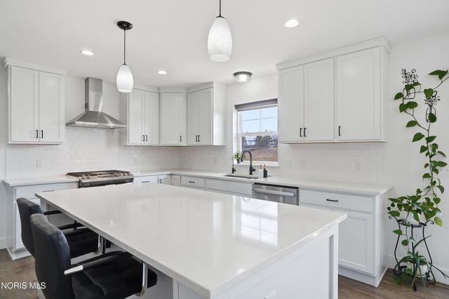 136 Barton Creek Drive, Perrysburg, OH 43551