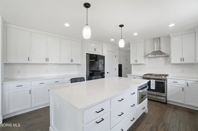 136 Barton Creek Drive, Perrysburg, OH 43551