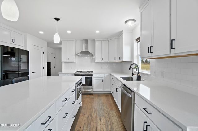 136 Barton Creek Drive, Perrysburg, OH 43551