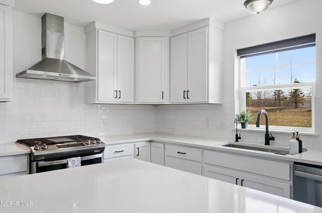 136 Barton Creek Drive, Perrysburg, OH 43551