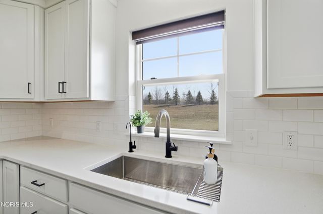 136 Barton Creek Drive, Perrysburg, OH 43551