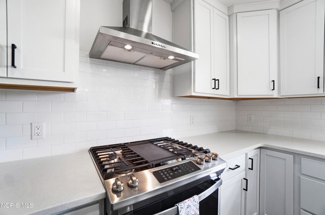 136 Barton Creek Drive, Perrysburg, OH 43551