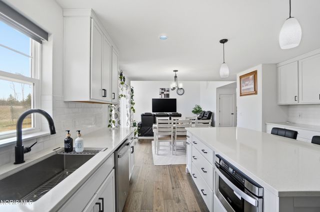 136 Barton Creek Drive, Perrysburg, OH 43551