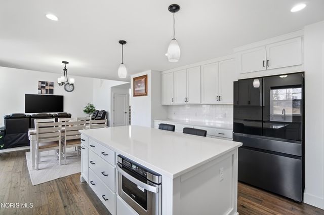 136 Barton Creek Drive, Perrysburg, OH 43551